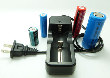 中国 米国EUの750mmワイヤーを持つイギリスのプラグ18650の李イオン電池の自在継手26650の充電器 サプライヤー